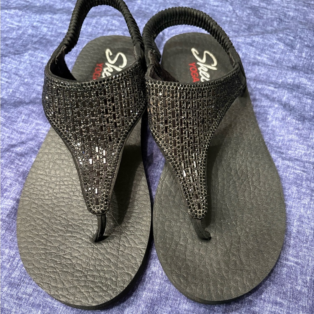 Skechers Women’s Yoga Foam Black Rhinestone Thong Sandals Size 6
